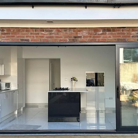 Beautiful 3 Bedroom House In London -Ensuite Bed Room Twickenham Exterior foto