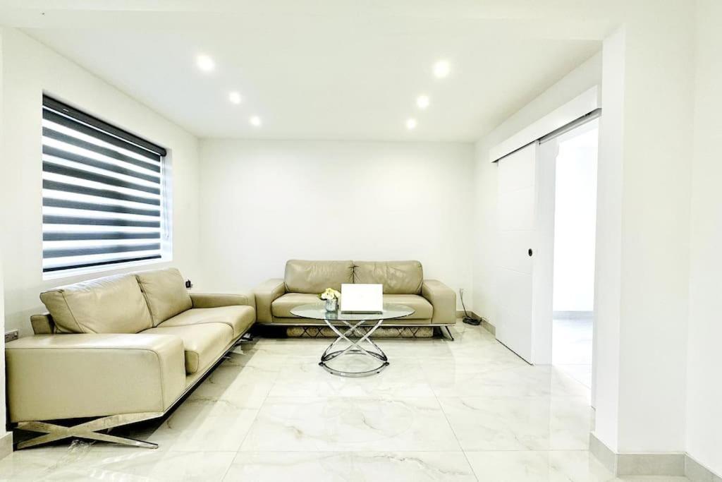 Beautiful 3 Bedroom House In London -Ensuite Bed Room Twickenham Exterior foto