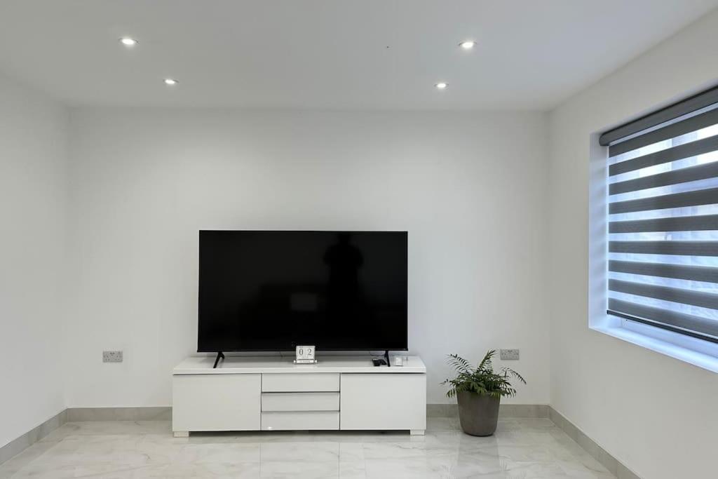 Beautiful 3 Bedroom House In London -Ensuite Bed Room Twickenham Exterior foto